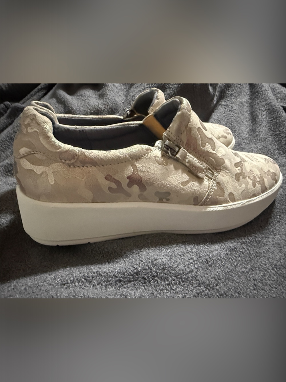 NWOT Clarks Women's Light Beige Camo Platform Slip-Ons